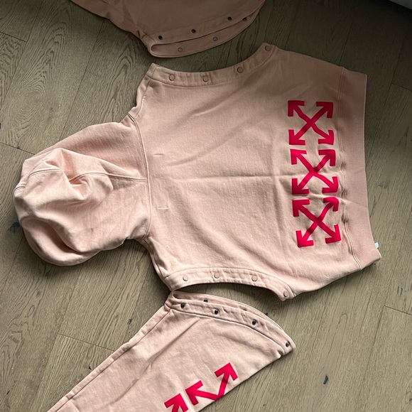Off white Pink Hoodie and w removable sleeve - Picture 6 of 6